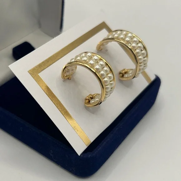 Avon Gold and Pearl Accent Earrings - Picture 8 of 9